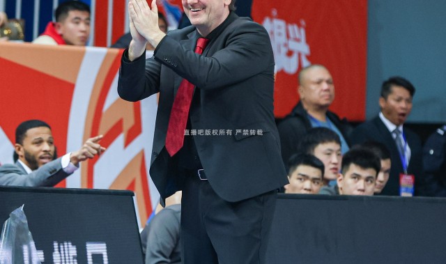 篮球比赛-凯撒：每次回济南都很开心 衷心祝愿山东男篮本赛季能取得好成绩