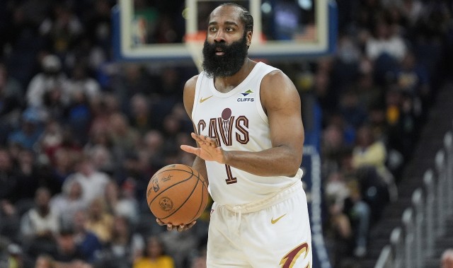 足球数据库-库里9000球里程碑仅第26！现役6人上榜 老詹独占鳌头冲16000大关