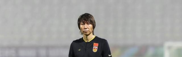 足球数据库-李铁：20年从国脚到国足主帅 微笑面对成功或失败