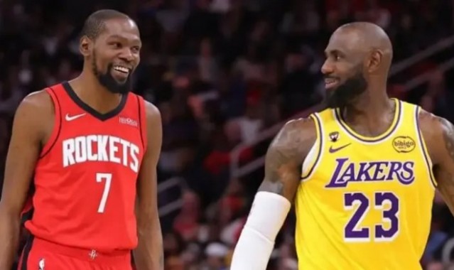 足球比赛-季后赛首轮：老对手，物是人非