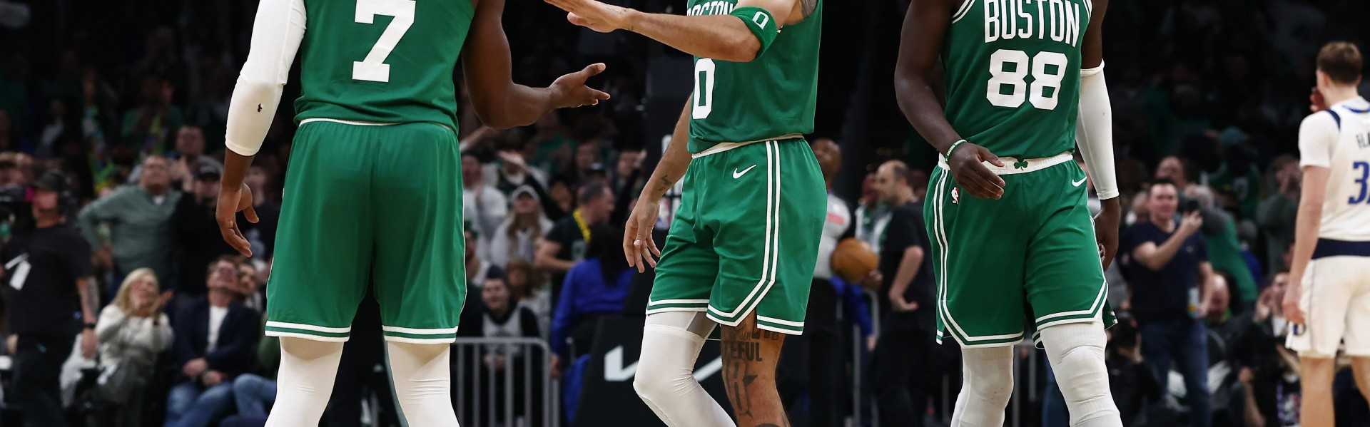 足球比赛-NBA彩经：二番战火箭复仇湖人 绿军主场小胜勇士 快船擒下鹈鹕