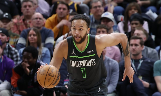 篮球比赛-森林狼官方：球队正式签下前锋李凯尔 后者将身披12号球衣