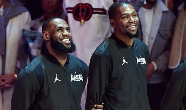 篮球即时比分-萧华：暂不考虑把LOGO换成科比 鼓励球员接种疫苗