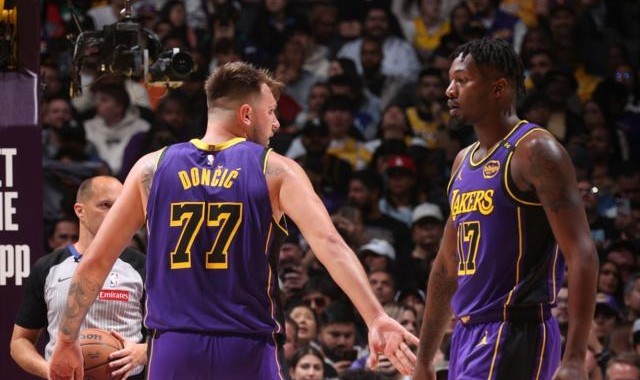 19战15胜联盟第一！两大铁闸改变湖人：防守升第一