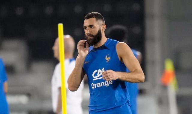 足球比赛-【观察】本泽马伤退无人入替？登贝莱将成锋线助推器