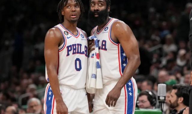 足球数据库-马克西不怪哈登逼宫：我们是兄弟理解他做出的选择