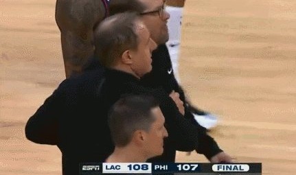 足球数据库-又一次误判杀死比赛！乌布雷纳斯一起“问候”裁判